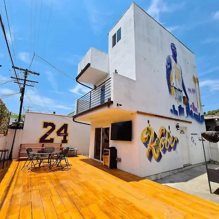 Kobe Bryant-Themed 3 Bedroom With Hot Tub 10 Minutes From Rodeo Drive